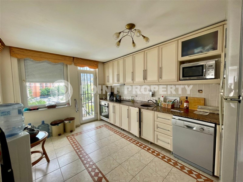 Spacious furnished duplex 4+1, 210m² with stunning panorama of the Toros Mountains in the center of Alanya-id-1304-photo-6