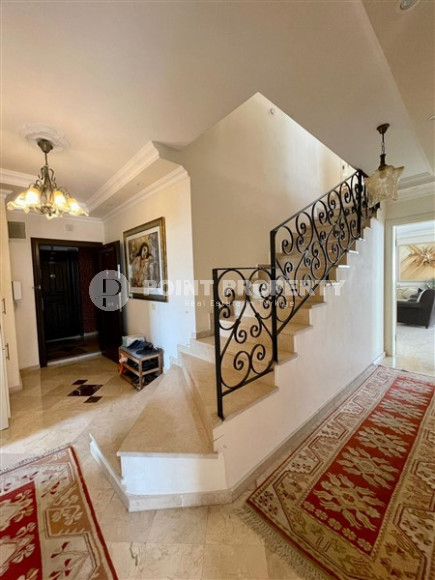 Spacious furnished duplex 4+1, 210m² with stunning panorama of the Toros Mountains in the center of Alanya-id-1304-photo-7