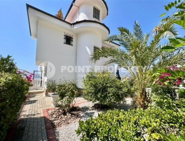 Three-storey villa with an area of 250 m2 in the Kargicak area, near the Taurus Mountains-id-3454-photo-2