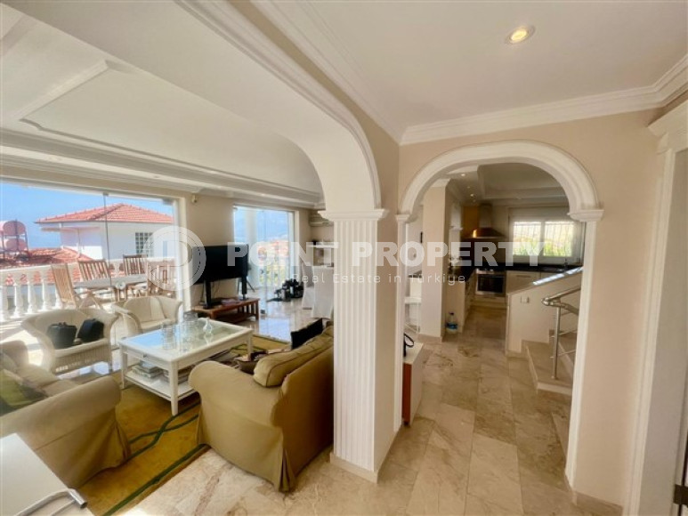 Трёхэтажная вилла с площадью 250 м2 в районе Каргыджак, вблизи Торосских гор-id-3454-фото-4