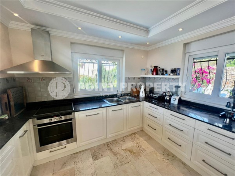 Трёхэтажная вилла с площадью 250 м2 в районе Каргыджак, вблизи Торосских гор-id-3454-фото-7