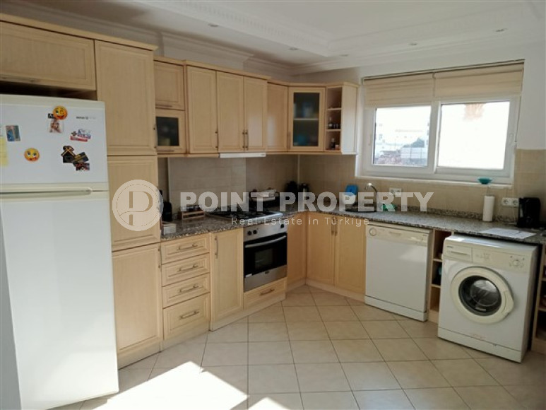 Готовая к проживанию трёхкомнатная квартира с просторными балконами, район Тосмур-id-3459-фото-9