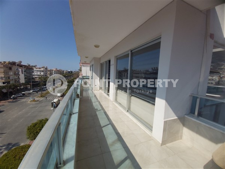 Comfortable 2+1 apartment with an area of 135 m2, in the center of Alanya, Damlatas-id-3500-photo-10