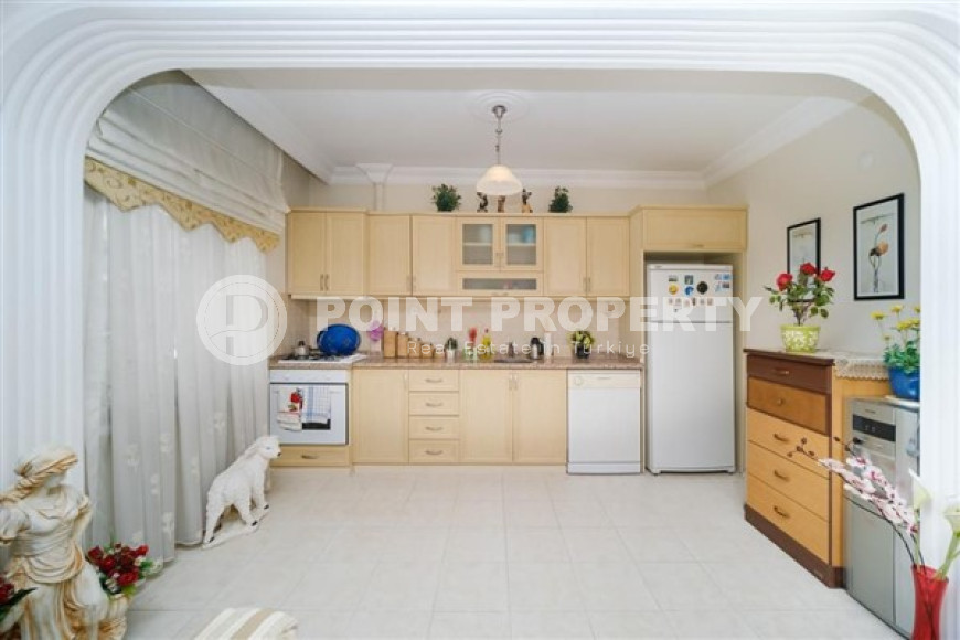 Красивая трёхкомнатная квартира 110 м2, центр Аланьи, с мебелью-id-3528-фото-8