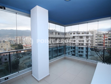 Обустроенные апартаменты 65 м2 с просторным остекленным балконом, район Тосмур-id-3549-фото-3