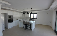 Luxurious duplex 520 m2 400 meters from the beach.-id-3551-photo-11