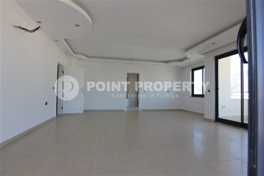 Luxurious duplex 520 m2 400 meters from the beach.-id-3551-photo-12