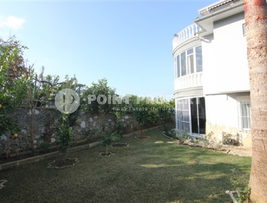 Триплекс 200 м2 с садом и бассейном в элитном районе Каргыджак.-id-3559-фото-2