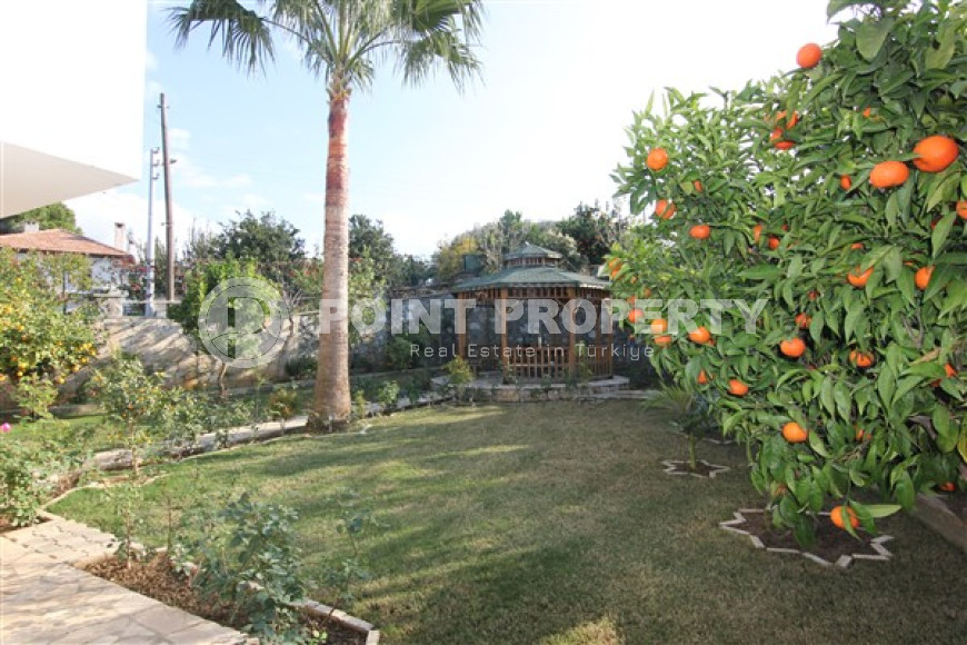 Триплекс 200 м2 с садом и бассейном в элитном районе Каргыджак.-id-3559-фото-3