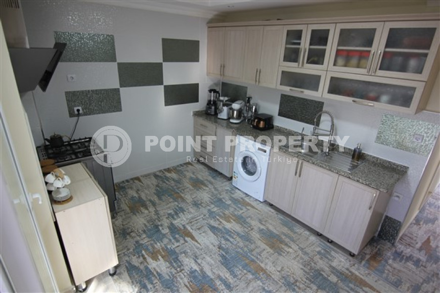 Триплекс 200 м2 с садом и бассейном в элитном районе Каргыджак.-id-3559-фото-6