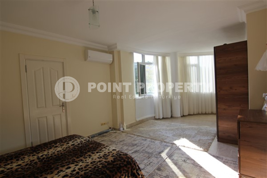 Триплекс 200 м2 с садом и бассейном в элитном районе Каргыджак.-id-3559-фото-8