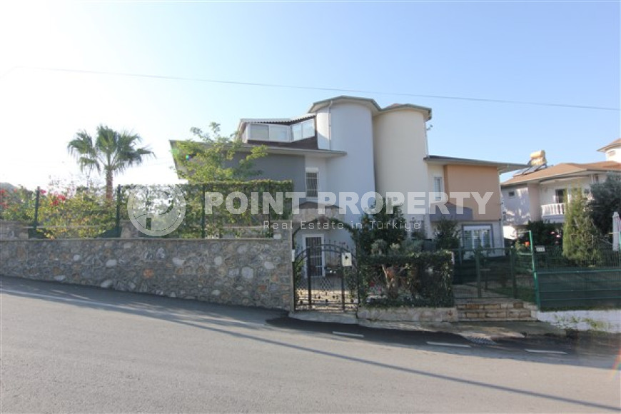 Триплекс 200 м2 с садом и бассейном в элитном районе Каргыджак.-id-3559-фото-17