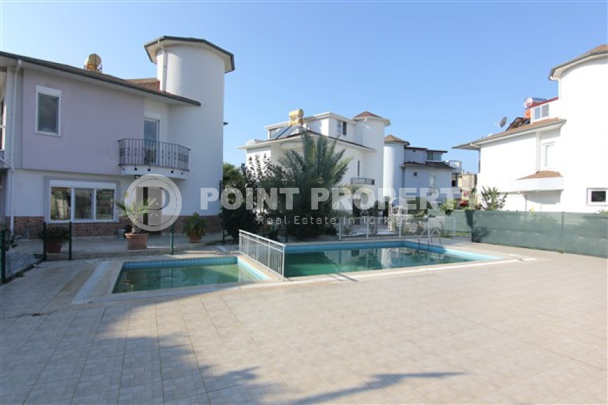 Триплекс 200 м2 с садом и бассейном в элитном районе Каргыджак.-id-3559-фото-18