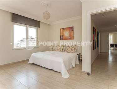 Дуплекс на 9-м этаже с мансардой с потрясающим панорамным видом на море и горы.-id-3594-фото-3