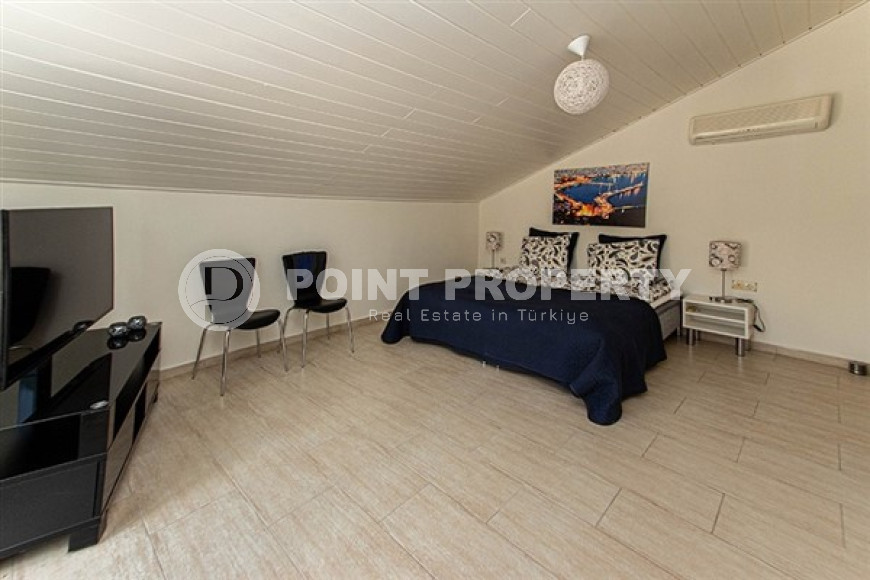 Duplex on the 9th floor with attic with stunning panoramic views of the sea and mountains.-id-3594-photo-5