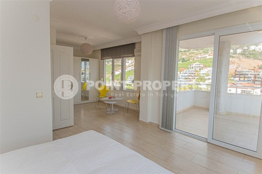 Duplex on the 9th floor with attic with stunning panoramic views of the sea and mountains.-id-3594-photo-6