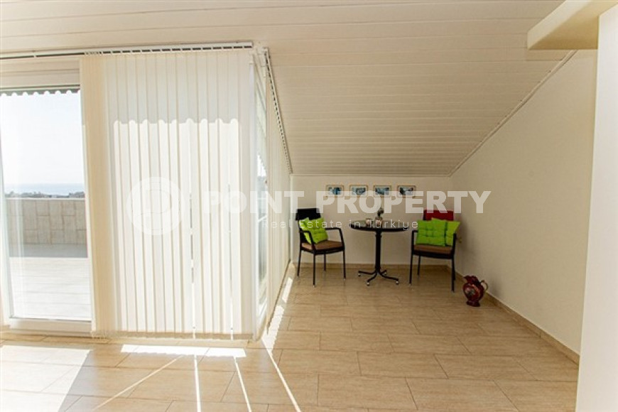 Duplex on the 9th floor with attic with stunning panoramic views of the sea and mountains.-id-3594-photo-8