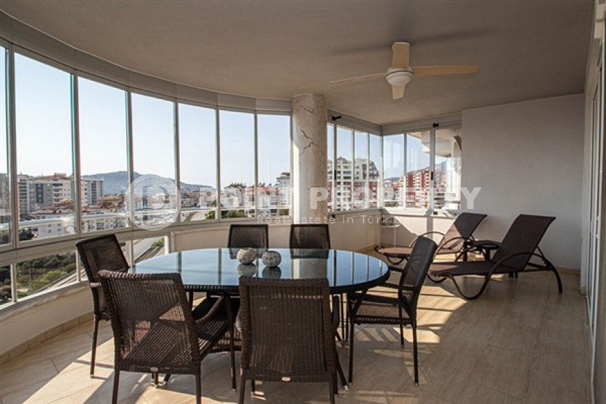 Duplex on the 9th floor with attic with stunning panoramic views of the sea and mountains.-id-3594-photo-11