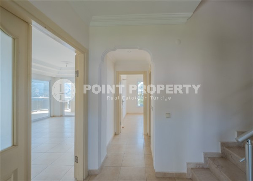 Двухуровневые апартаменты 3+1 в 6 километрах от моря в центральном районе Аланьи.-id-3600-фото-3