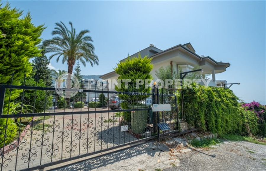 Duplex apartment 3+1 6 kilometers from the sea in the central area of Alanya.-id-3600-photo-12
