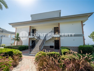 Двухуровневая квартира 3+1 с площадью 182 м2 на удалении от моря в районе Тепе, Аланья-id-3608-фото-3