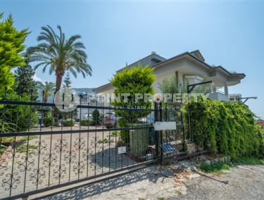 Двухуровневая квартира 3+1 с площадью 182 м2 на удалении от моря в районе Тепе, Аланья-id-3608-фото-4