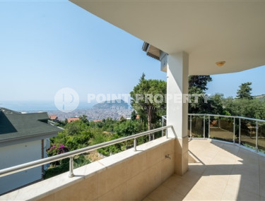 Двухуровневая квартира 3+1 с площадью 182 м2 на удалении от моря в районе Тепе, Аланья-id-3608-фото-2