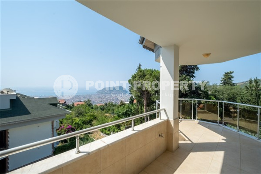 Двухуровневая квартира 3+1 с площадью 182 м2 на удалении от моря в районе Тепе, Аланья-id-3608-фото-2