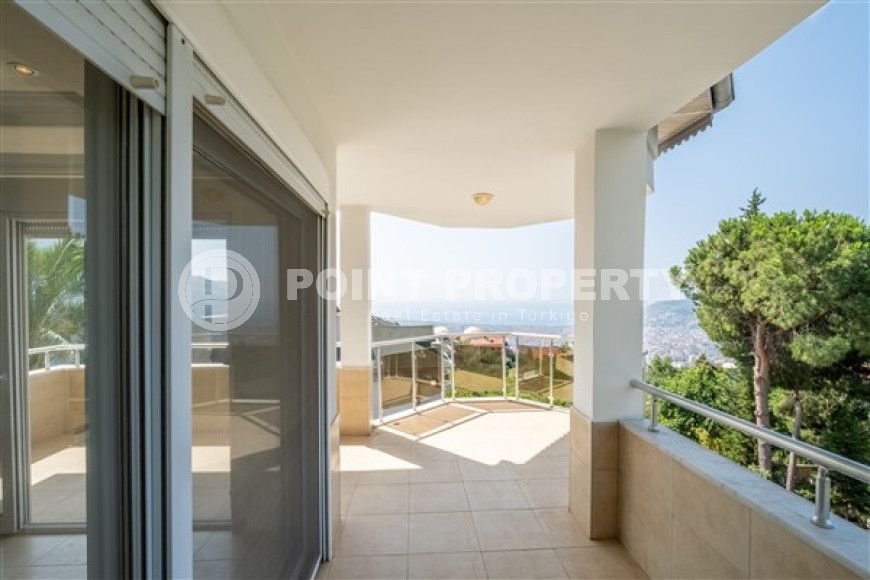 Двухуровневая квартира 3+1 с площадью 182 м2 на удалении от моря в районе Тепе, Аланья-id-3608-фото-7