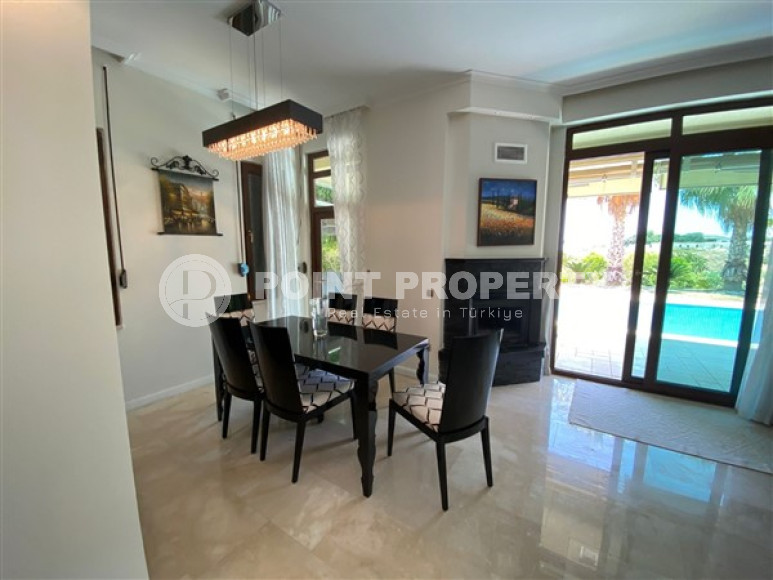 Просторный дуплекс 3+1 с бассейном и небольшим двориком в престижном районе Каргыджак.-id-3619-фото-3