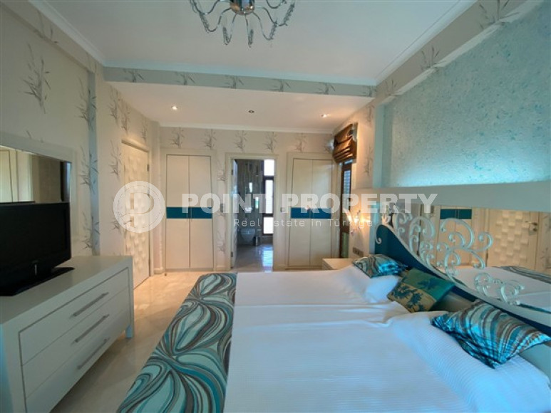 Просторный дуплекс 3+1 с бассейном и небольшим двориком в престижном районе Каргыджак.-id-3619-фото-5