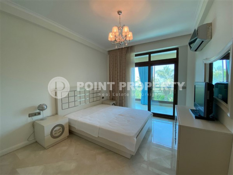 Просторный дуплекс 3+1 с бассейном и небольшим двориком в престижном районе Каргыджак.-id-3619-фото-7