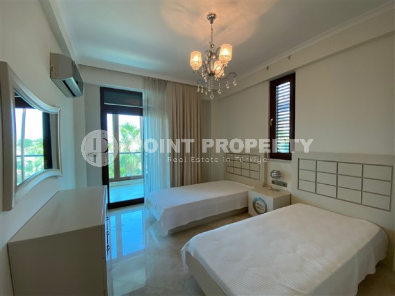 Просторный дуплекс 3+1 с бассейном и небольшим двориком в престижном районе Каргыджак.-id-3619-фото-8