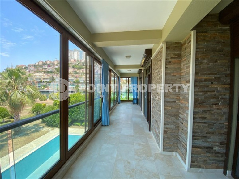 Просторный дуплекс 3+1 с бассейном и небольшим двориком в престижном районе Каргыджак.-id-3619-фото-12