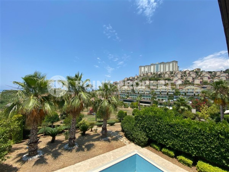 Просторный дуплекс 3+1 с бассейном и небольшим двориком в престижном районе Каргыджак.-id-3619-фото-14