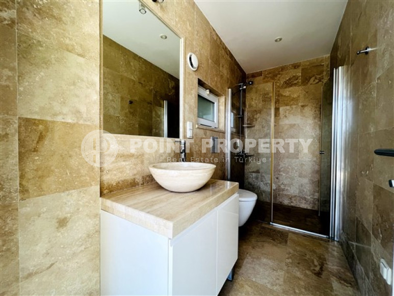 Просторная вилла-триплекс с видом на море и горы в элитном районе Конаклы.-id-3621-фото-12