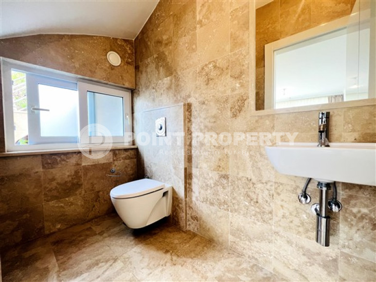 Просторная вилла-триплекс с видом на море и горы в элитном районе Конаклы.-id-3621-фото-13