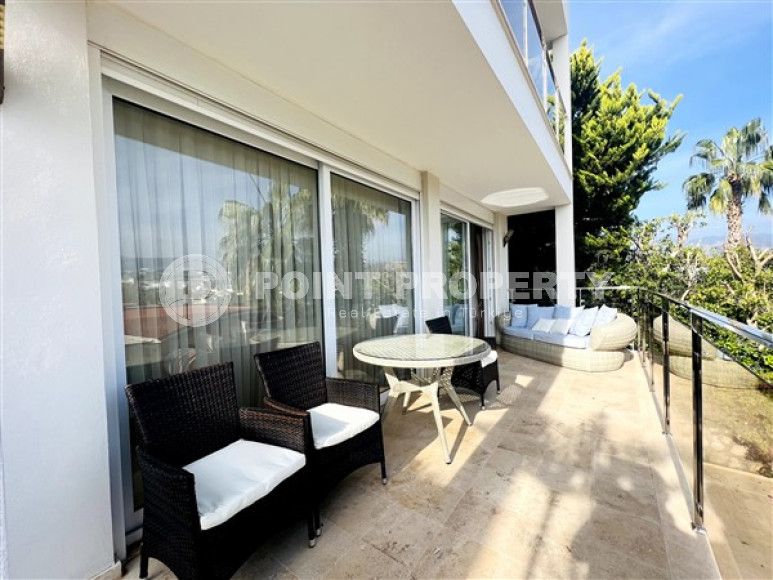 Просторная вилла-триплекс с видом на море и горы в элитном районе Конаклы.-id-3621-фото-16