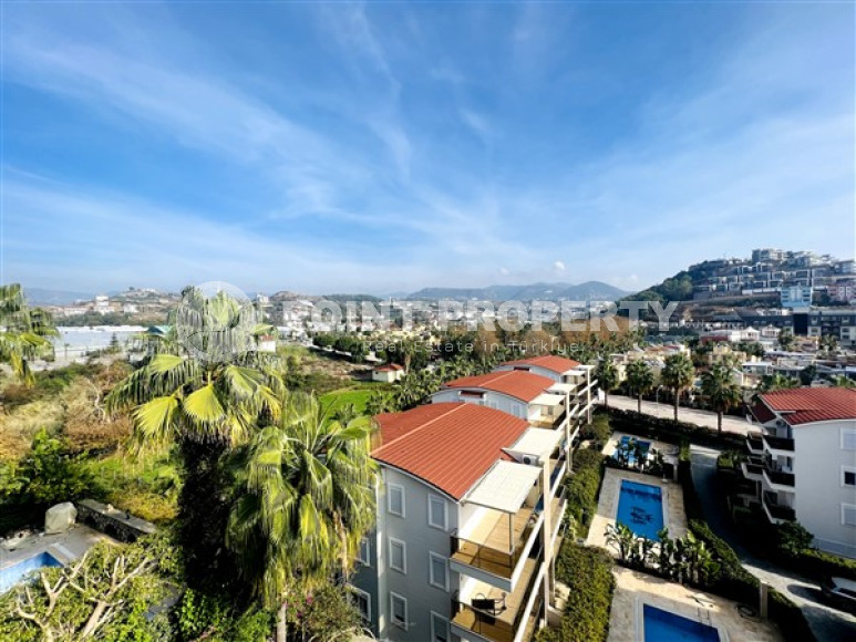 Просторная вилла-триплекс с видом на море и горы в элитном районе Конаклы.-id-3621-фото-20