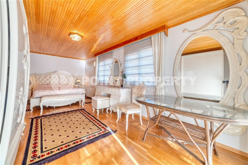 Просторный светлый дуплекс в 900 метрах от пляжа и набережной.-id-3631-фото-4