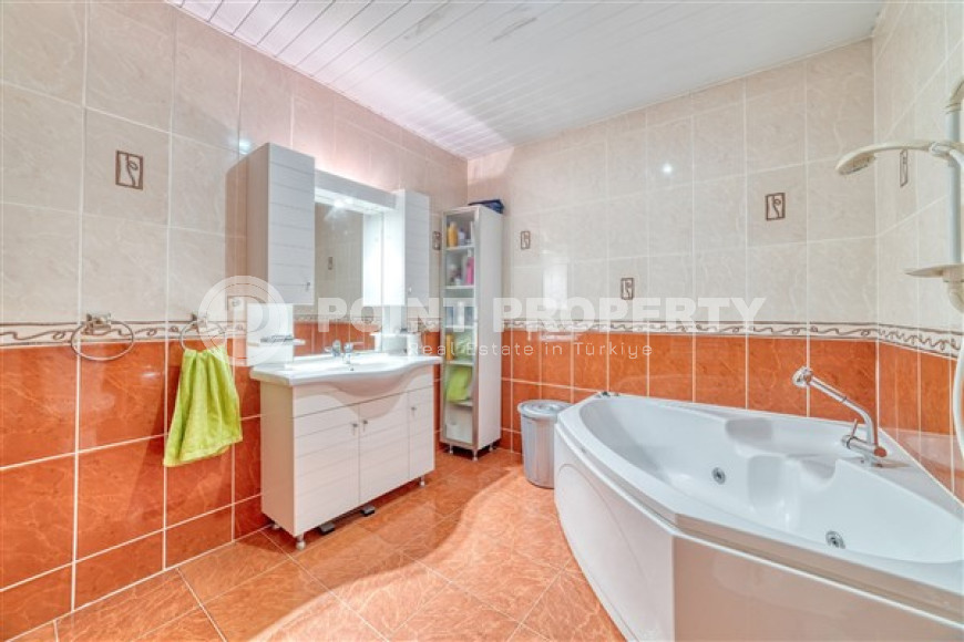 Просторный светлый дуплекс в 900 метрах от пляжа и набережной.-id-3631-фото-15