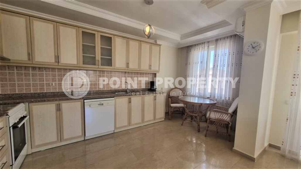 Двухуровневая квартира 4+1 в 400 метрах от моря в центре района Махмутлар.-id-3637-фото-3