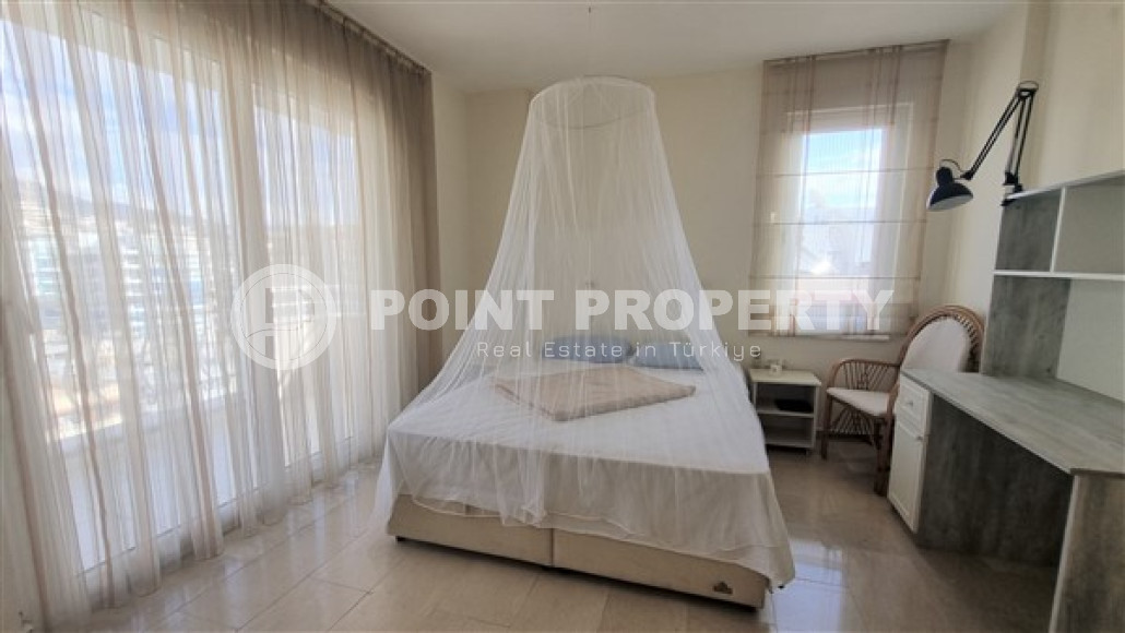 Двухуровневая квартира 4+1 в 400 метрах от моря в центре района Махмутлар.-id-3637-фото-4