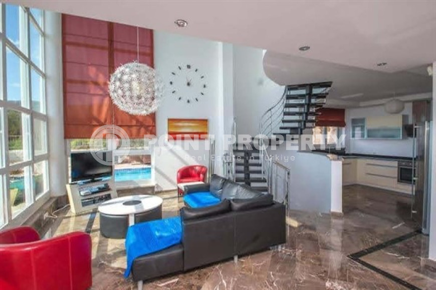 Дуплексная вилла с семью комнатами общей площадью 400 м2, центр Аланьи, район Тепе-id-3671-фото-2