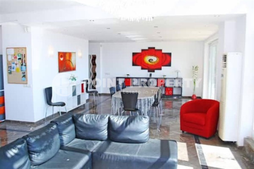 Дуплексная вилла с семью комнатами общей площадью 400 м2, центр Аланьи, район Тепе-id-3671-фото-3