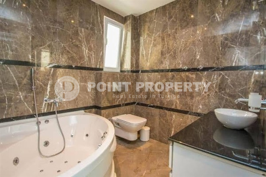 Дуплексная вилла с семью комнатами общей площадью 400 м2, центр Аланьи, район Тепе-id-3671-фото-12