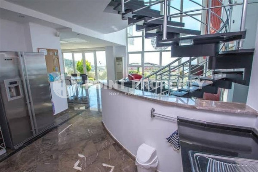 Дуплексная вилла с семью комнатами общей площадью 400 м2, центр Аланьи, район Тепе-id-3671-фото-22