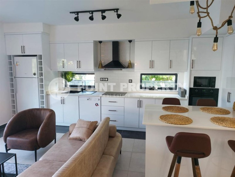 Стильная дизайнерская квартира с тремя спальнями, 140м², в таунхаусе в районе Алании Каргыджак-id-1319-фото-4