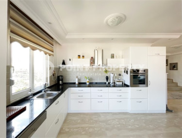 Роскошные дуплексные апартаменты 220 м2 в 850 метрах от Средиземного моря, район Тосмур-id-3672-фото-2