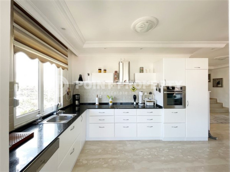 Роскошные дуплексные апартаменты 220 м2 в 850 метрах от Средиземного моря, район Тосмур-id-3672-фото-2